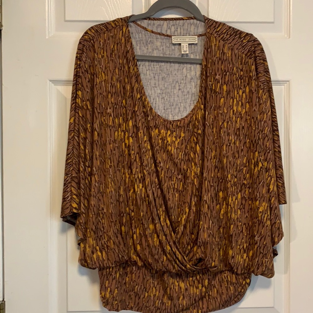 The Muses Lounge Top